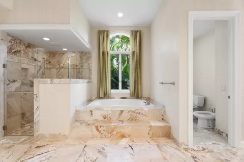 Bath - 6841 SE Harbor Cir, Stuart, FL 34996 photo 3 of 9