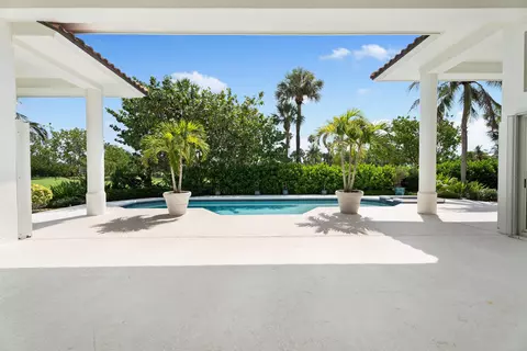 Exterior - 6841 SE Harbor Cir, Stuart, FL 34996 photo 9 of 18