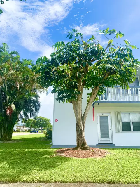 81 Kingswood E, West Palm Beach, FL 33417