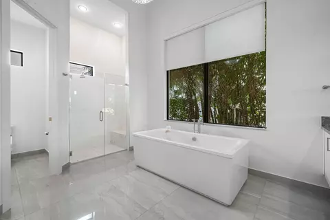 Bath - 7409 NW 25th Ter, Boca Raton, FL 33496 photo 4 of 9
