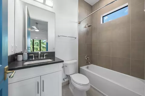Bath - 7409 NW 25th Ter, Boca Raton, FL 33496 photo 7 of 9