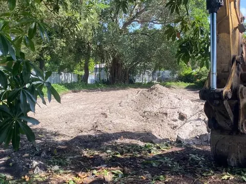 2021 NW 87th St, Miami, FL 33147