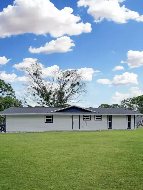 5912 Pinetree Dr, Fort Pierce, FL 34982
