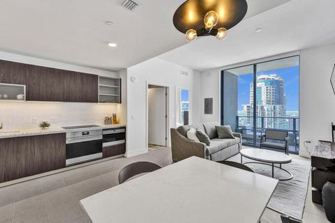 159 NE 6th St #4813, Miami, FL 33132