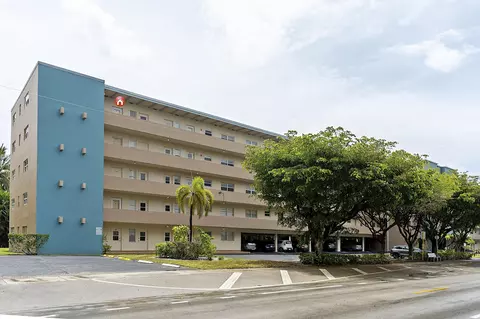 300 NE 14th Ave #501, Hallandale, FL 33009