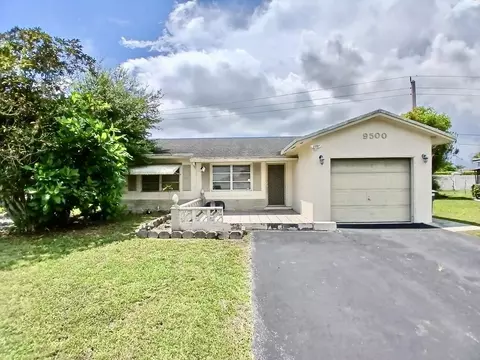 9500 NW 70th St, Tamarac, FL 33321