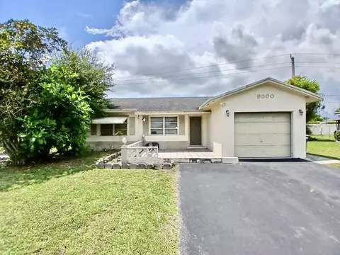 9500 NW 70th St, Tamarac, FL 33321