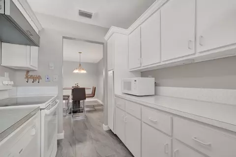 Kitchen - 185 High Point Ter E #B, Delray Beach, FL 33445 photo 3 of 3