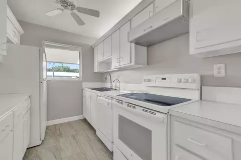 Kitchen - 185 High Point Ter E #B, Delray Beach, FL 33445 photo 1 of 3