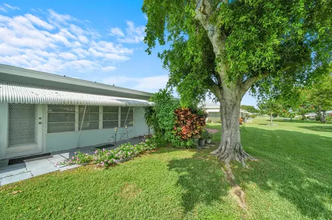 Exterior - 185 High Point Ter E #B, Delray Beach, FL 33445 photo 2 of 6