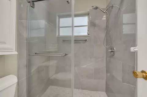 Bath - 185 High Point Ter E #B, Delray Beach, FL 33445 photo 3 of 3