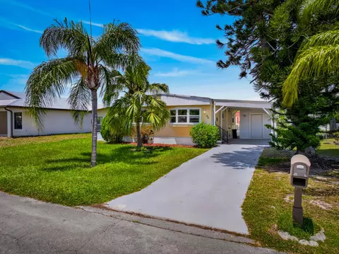 48 Florida Way, Port Saint Lucie, FL 34952