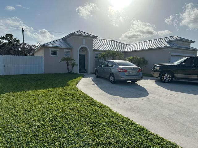 442 NW Airoso Blvd, Port Saint Lucie, FL 34983