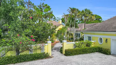 7107 SE Golfhouse Dr, Hobe Sound, FL 33455