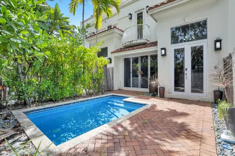 1362 Bayview Dr, Fort Lauderdale, FL 33304