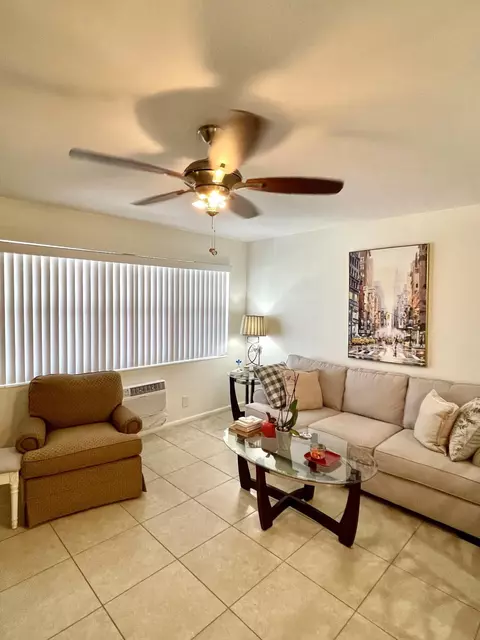 111 Kent G St #111, West Palm Beach, FL 33417