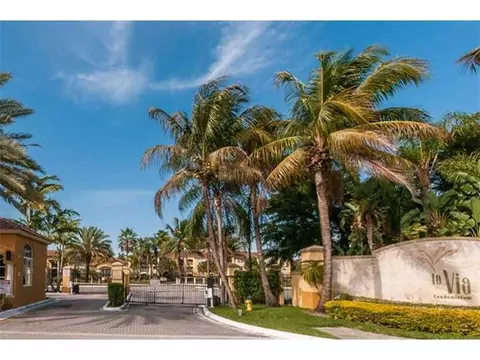 9620 NW 2nd St #7-201, Pembroke Pines, FL 33024