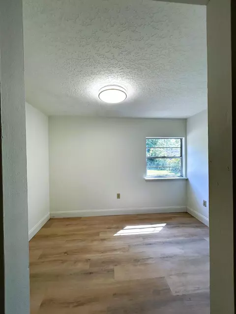 Bedroom - 2024 Dixie Ave, Eustis, FL 32726 photo 1 of 2
