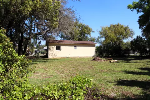 Exterior - 2024 Dixie Ave, Eustis, FL 32726 photo 2 of 9
