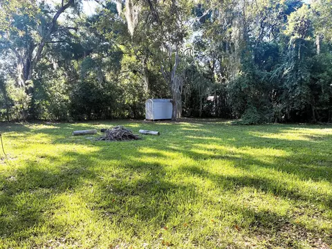 Exterior - 2024 Dixie Ave, Eustis, FL 32726 photo 3 of 9
