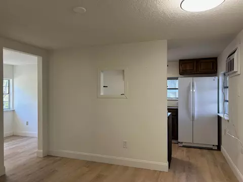 Living - 2024 Dixie Ave, Eustis, FL 32726 photo 2 of 4