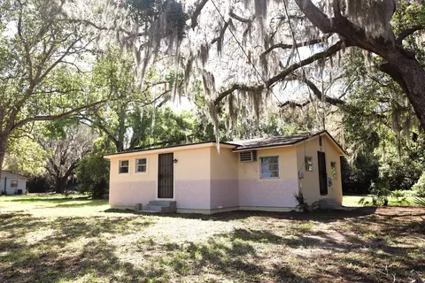 Exterior - 2024 Dixie Ave, Eustis, FL 32726 photo 7 of 9
