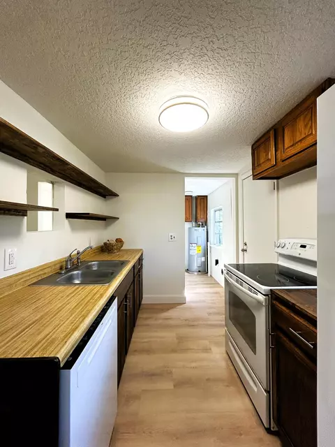 Kitchen - 2024 Dixie Ave, Eustis, FL 32726 photo 1 of 2