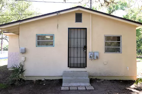 Exterior - 2024 Dixie Ave, Eustis, FL 32726 photo 5 of 9