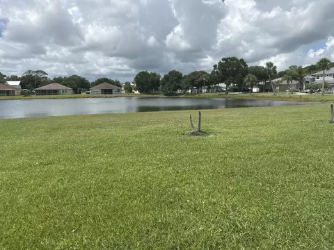 6075 46th Ln, Vero Beach, FL 32967