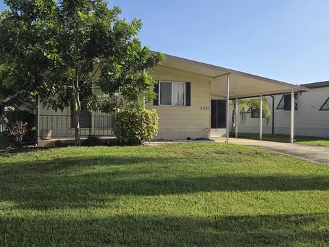 6937 SE Delegate St, Hobe Sound, FL 33455