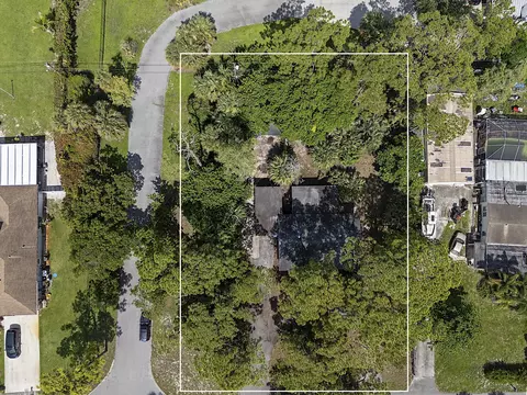 799 Ivory Ln, Haverhill, FL 33415