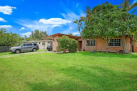 764 Camellia Dr, Royal Palm Beach, FL 33411