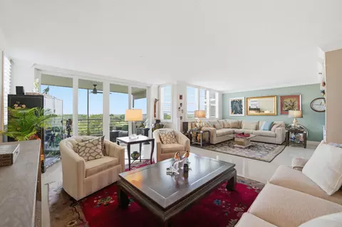 3510 Oaks Way #703, Pompano Beach, FL 33069