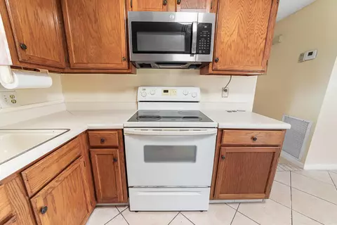 Kitchen - 3122 SE 34th Ave, Okeechobee, FL 34974 photo 3 of 6