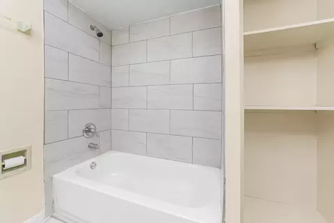 Bath - 3122 SE 34th Ave, Okeechobee, FL 34974 photo 2 of 4