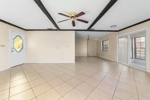 Living - 3122 SE 34th Ave, Okeechobee, FL 34974 photo 3 of 4