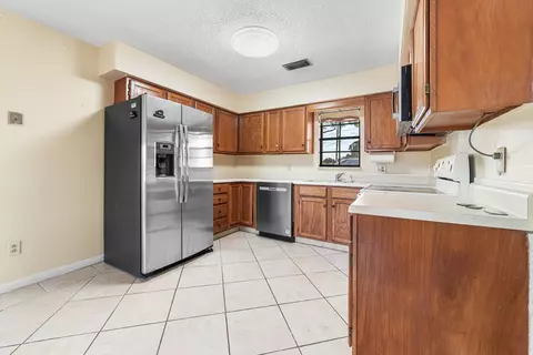 Kitchen - 3122 SE 34th Ave, Okeechobee, FL 34974 photo 1 of 6