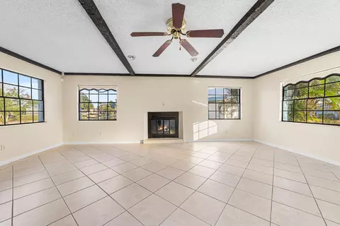 Living - 3122 SE 34th Ave, Okeechobee, FL 34974 photo 4 of 4