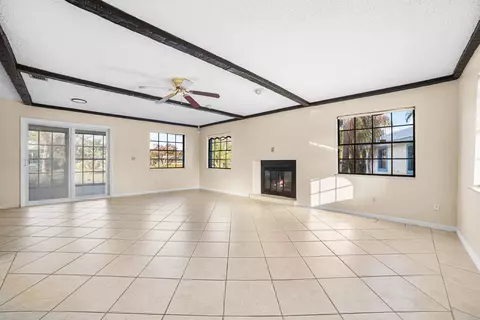 Living - 3122 SE 34th Ave, Okeechobee, FL 34974 photo 1 of 4