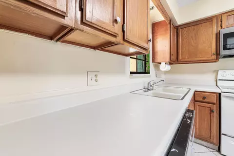 Kitchen - 3122 SE 34th Ave, Okeechobee, FL 34974 photo 6 of 6