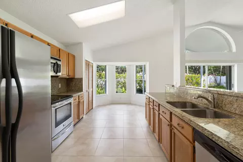Kitchen - 165 St Michaels Ct, Jupiter, FL 33458 photo 1 of 4