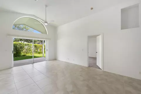 Living - 165 St Michaels Ct, Jupiter, FL 33458 photo 3 of 4
