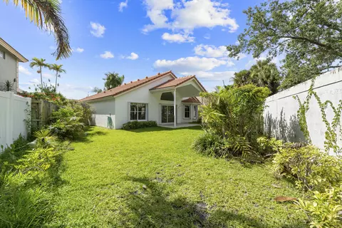 Exterior - 165 St Michaels Ct, Jupiter, FL 33458 photo 6 of 7