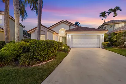 Exterior - 165 St Michaels Ct, Jupiter, FL 33458 photo 2 of 7