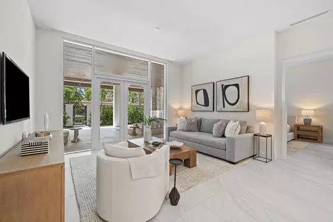 220 SE Mizner Blvd #102, Boca Raton, FL 33432