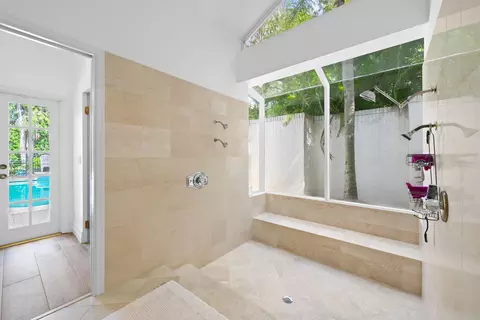 Bath - 8165 NW 47th Dr, Coral Springs, FL 33067 photo 3 of 6