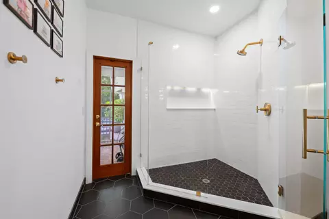 Bath - 8165 NW 47th Dr, Coral Springs, FL 33067 photo 5 of 6