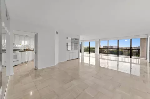 1900 Consulate Pl #1004, West Palm Beach, FL 33401