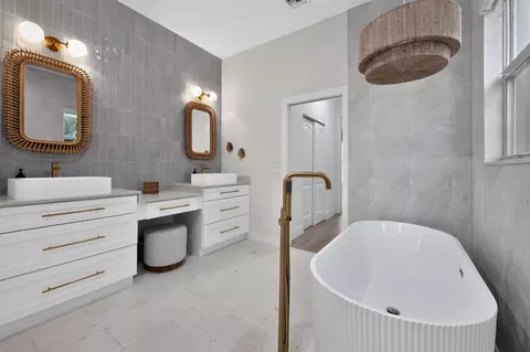 Bath - 7050 Limestone Cay Rd, Jupiter, FL 33458 photo 3 of 6