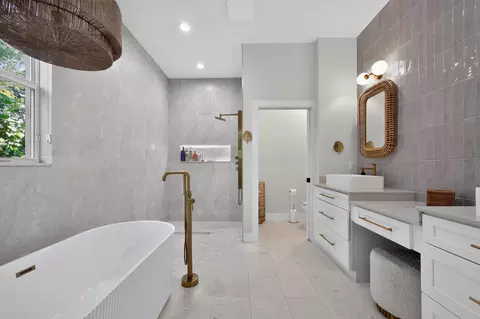 Bath - 7050 Limestone Cay Rd, Jupiter, FL 33458 photo 2 of 6